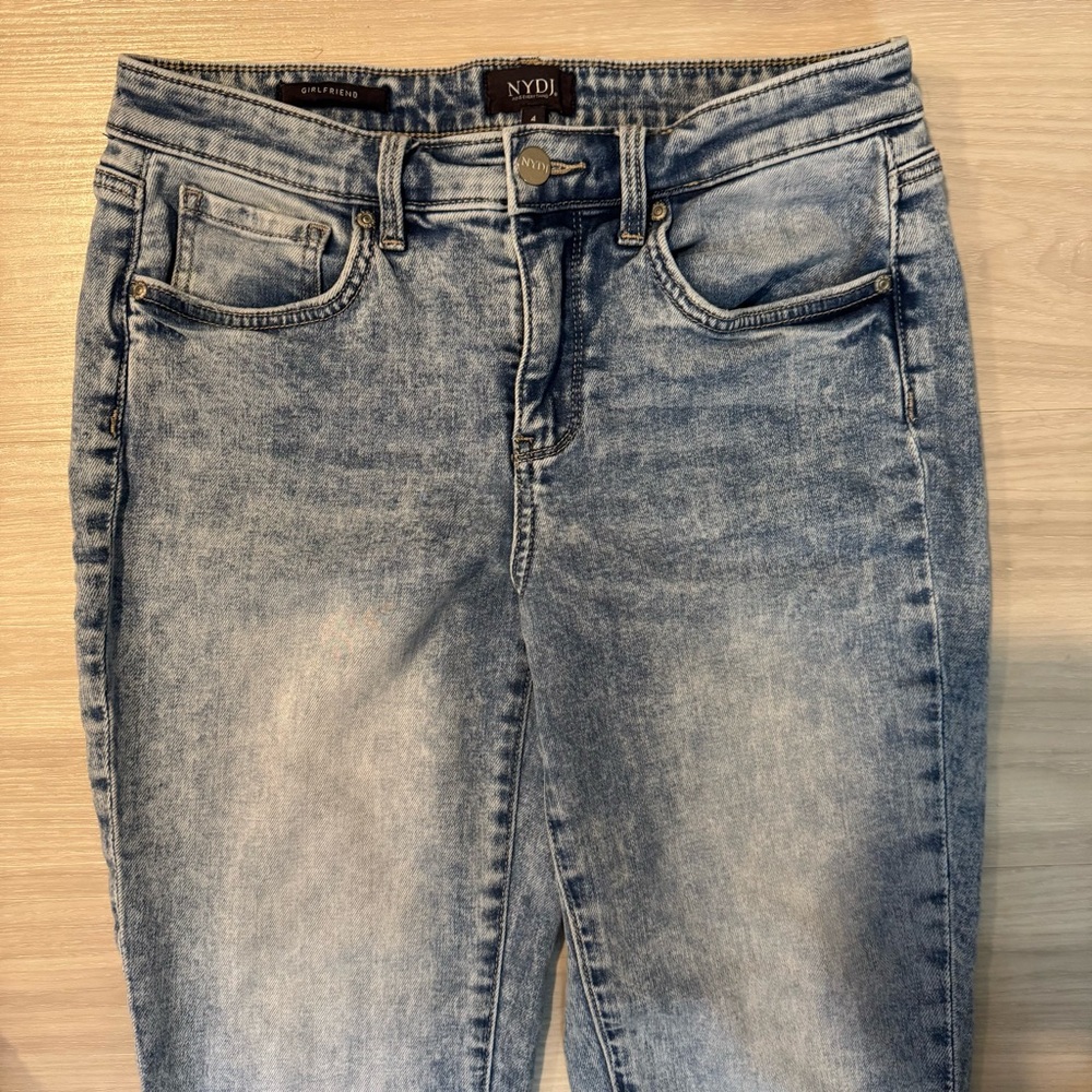 NYDJ Margot Girlfriend jeans straight leg size 4 light wash blue denim - Picture 4 of 13